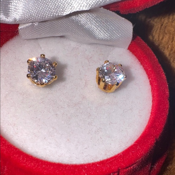 Elegant Gold Stud Earrings - Picture 4 of 9